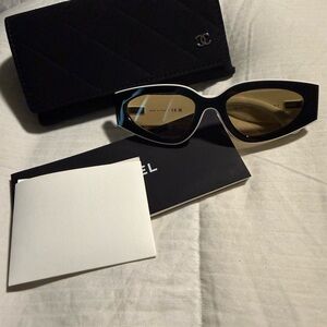 Chic Black Chanel Sunglasses